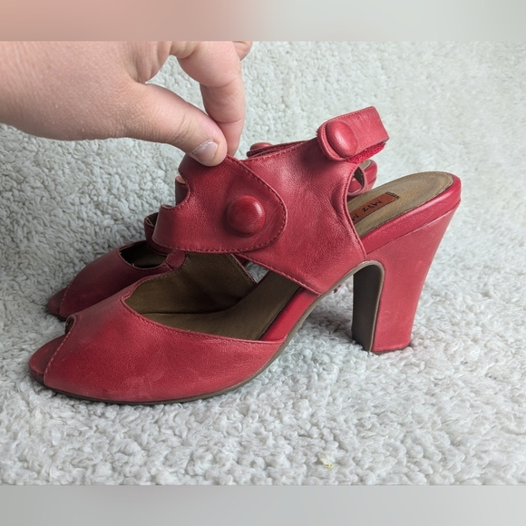 Miz Mooz Heel RED Sapphire Model Sandals Size 7.5 Leather With Velcro - Picture 4 of 10